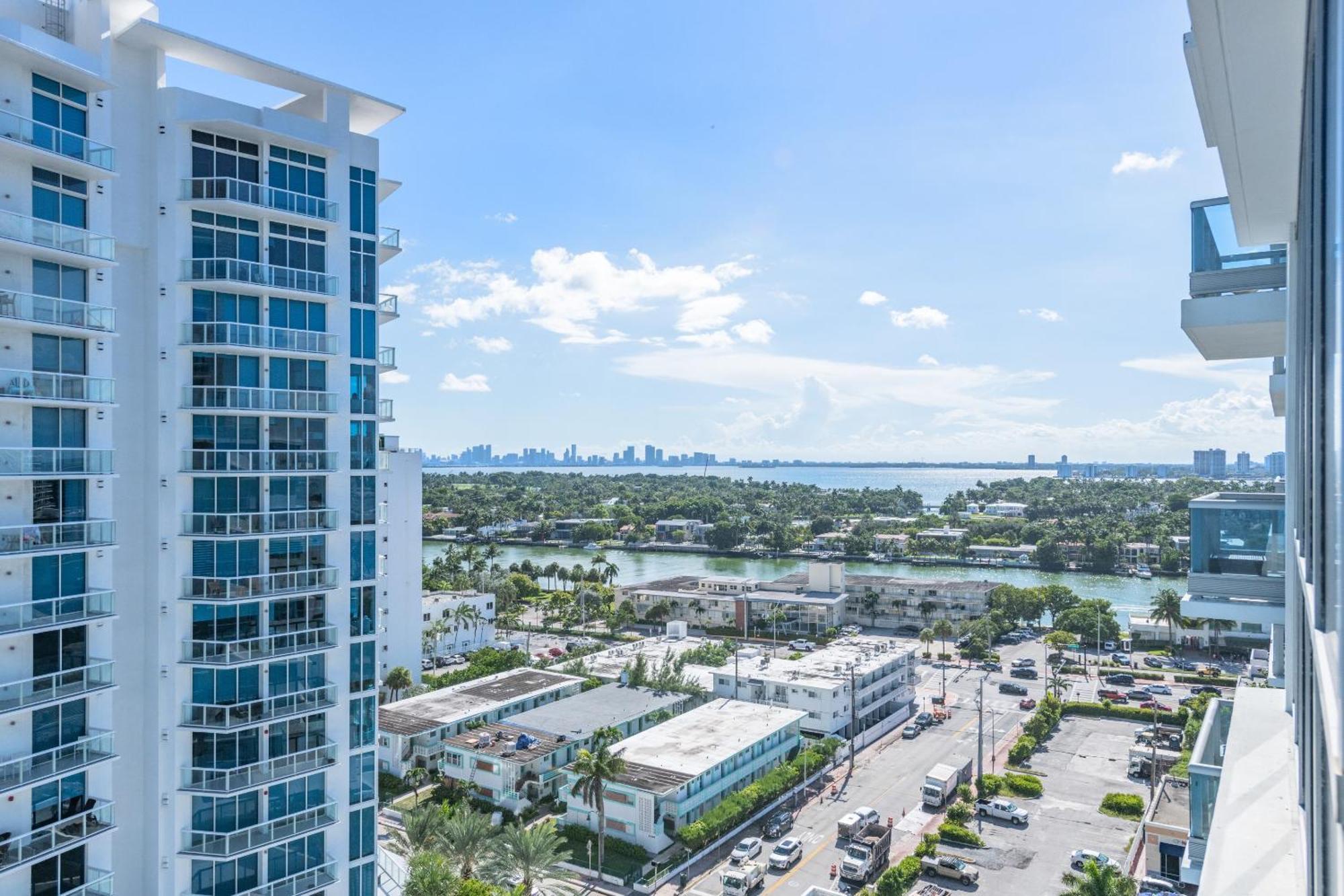 Bluebird Suites Monte Carlo Miami Beach Room photo