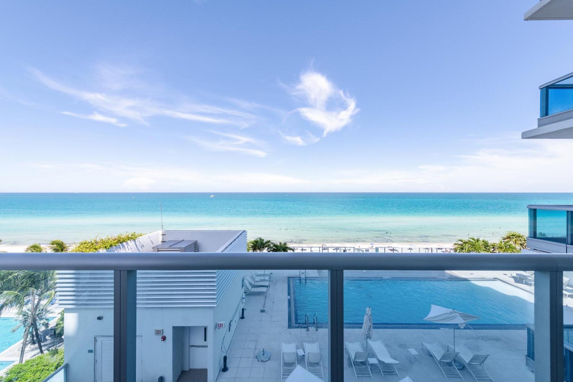 Bluebird Suites Monte Carlo Miami Beach Room photo