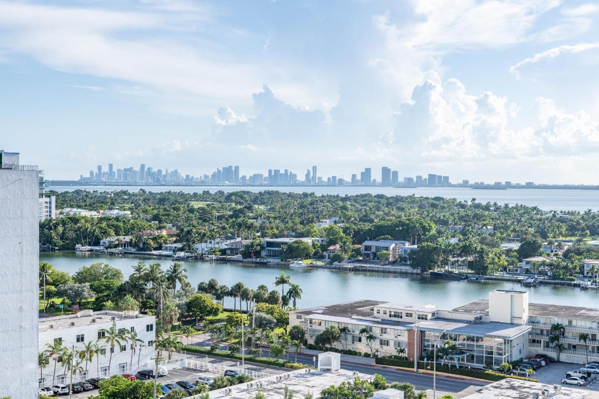 Bluebird Suites Monte Carlo Miami Beach Room photo