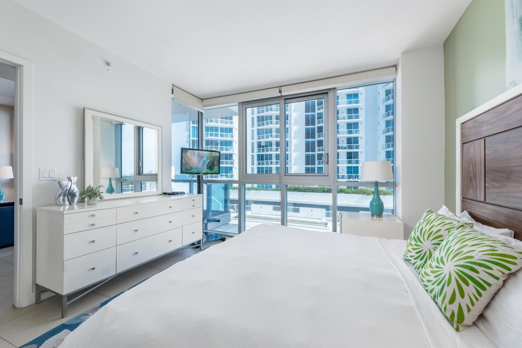 Bluebird Suites Monte Carlo Miami Beach Room photo